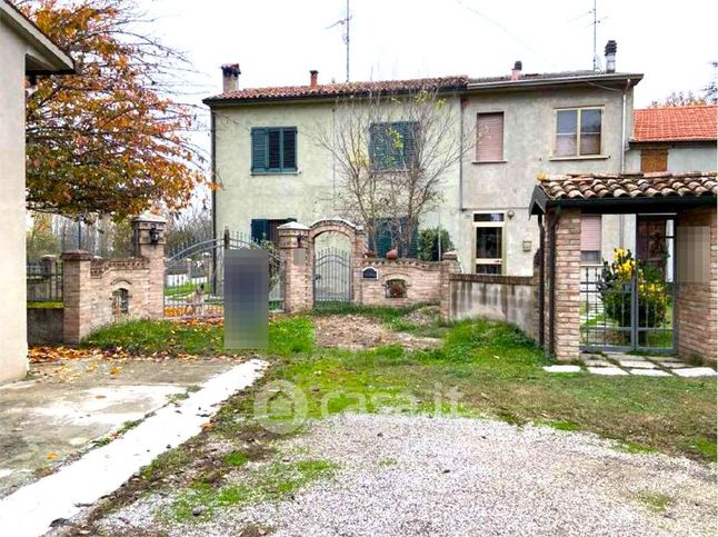 Casa indipendente in residenziale in Via Ferrarese