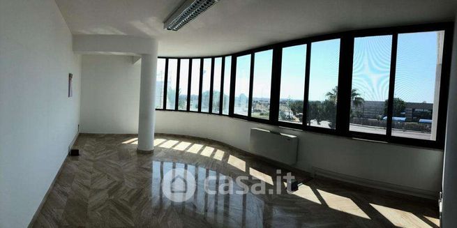 Ufficio in commerciale in zona industriale