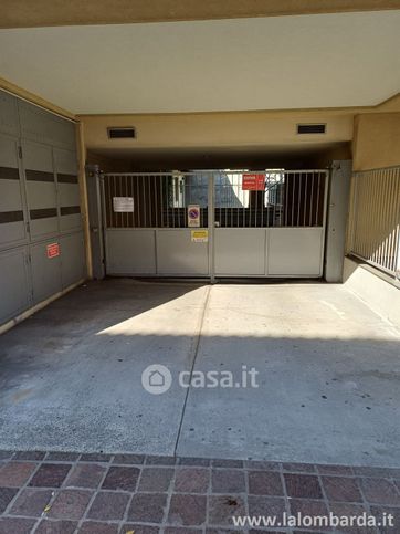 Box/posto auto in residenziale in Via Fratelli Cairoli 2