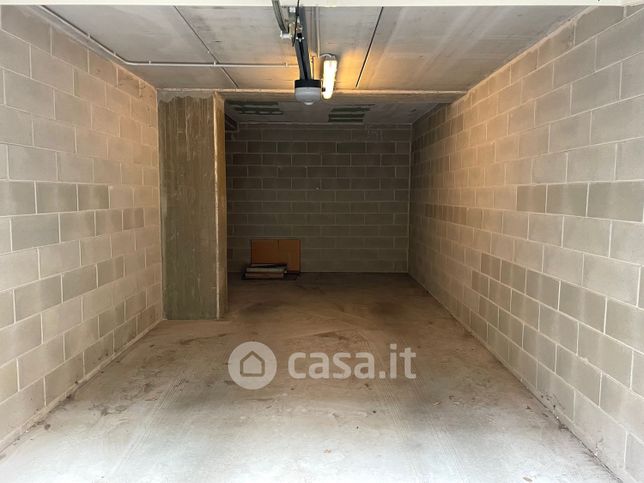 Garage/posto auto in residenziale in Via Gardone 17