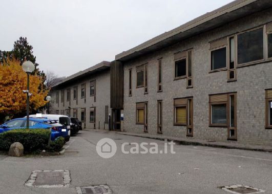 Ufficio in commerciale in Via Peschiera 20