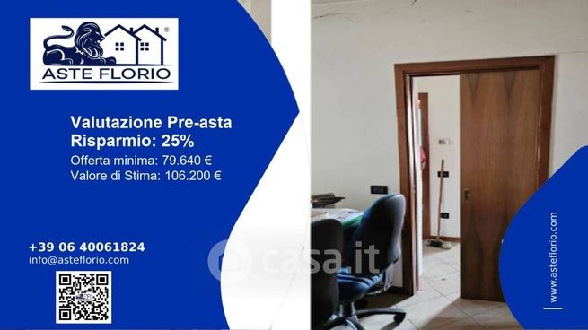 Ufficio in commerciale in Via E. Montale