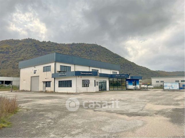 Capannone in commerciale in Via Le Forme