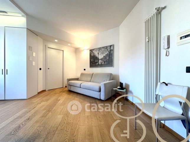 Appartamento in residenziale in Piazza Angelo Sraffa 2