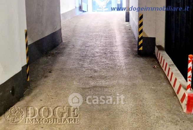 Box/posto auto in residenziale in Via della Valverde