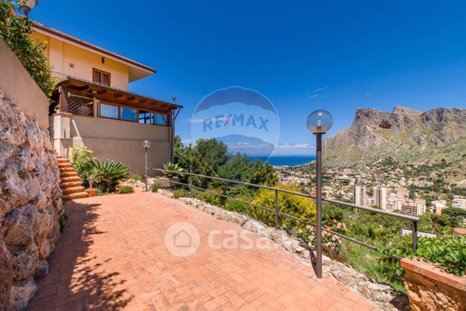 Appartamento in residenziale in Via Piero della Francesca 87