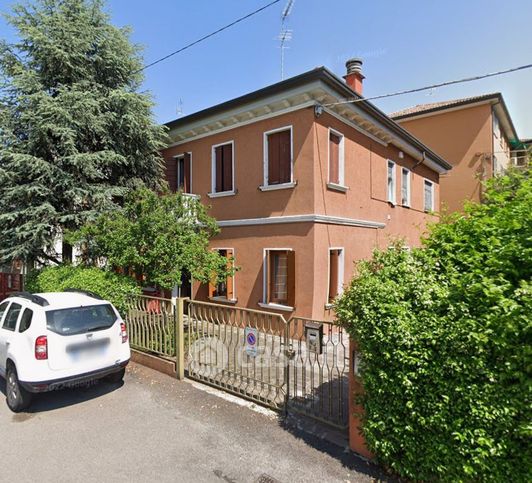 Casa bi/trifamiliare in residenziale in Via Giuseppe Miraglia