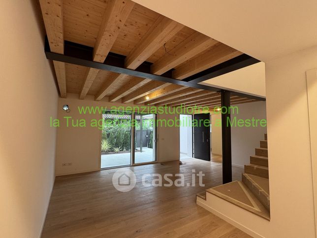 Casa indipendente in residenziale in Via delle Rose