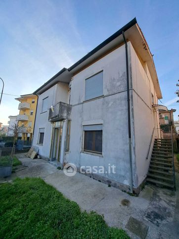 Casa bi/trifamiliare in residenziale in Via Goffredo Mameli 27