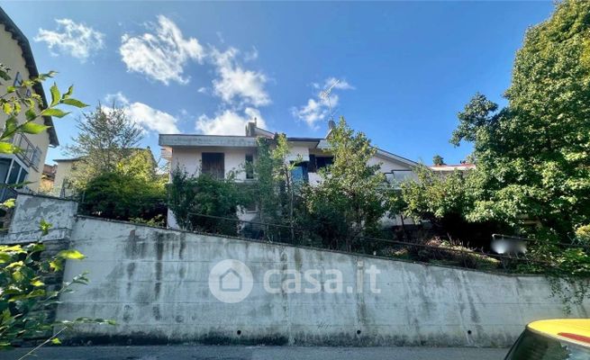 Villa in residenziale in Via Giardini