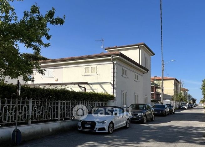 Casa bi/trifamiliare in residenziale in Via Duca della Vittoria