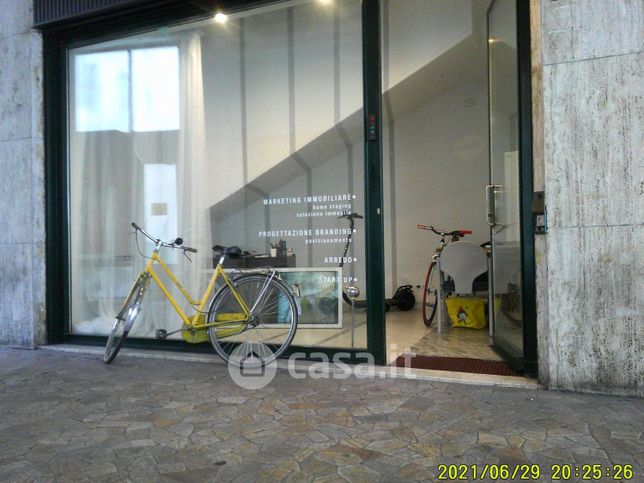 Ufficio in commerciale in 