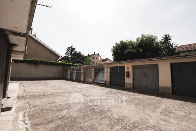 Box/posto auto in residenziale in Via Beatrice d'Este 7