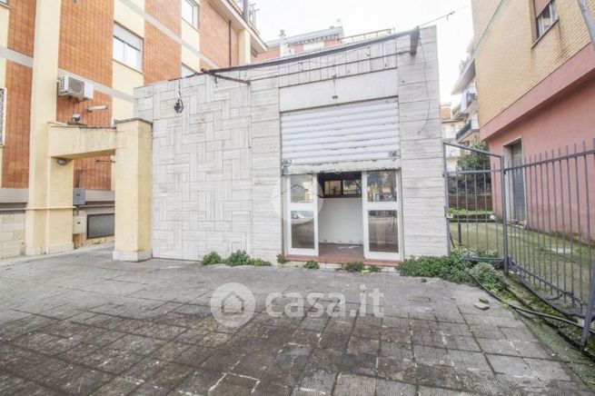 Box/posto auto in residenziale in Viale Risorgimento 21