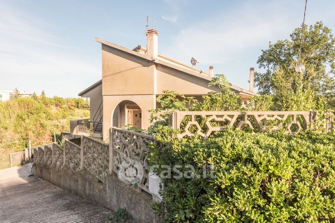 Casa bi/trifamiliare in residenziale in Strada Vicinale Case Salvatore 8