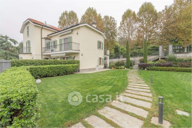 Casa bi/trifamiliare in residenziale in Viale del Castello 23