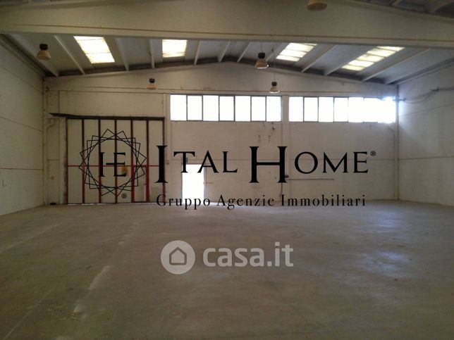 Capannone in commerciale in Via Parrocchia