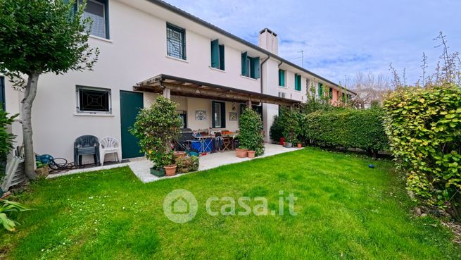 Villetta a schiera in residenziale in Via Adolfo Vital