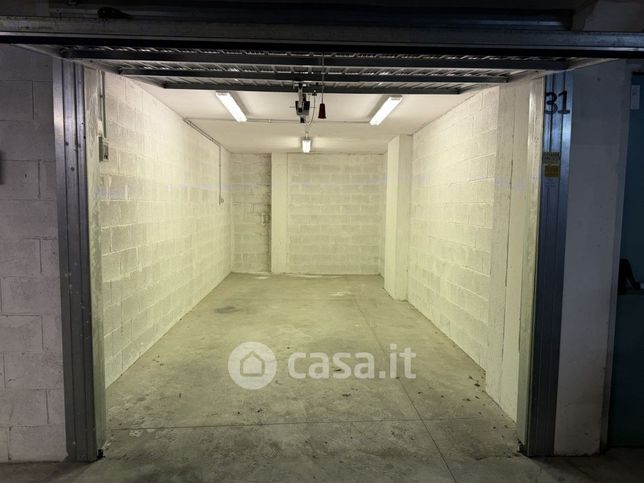 Box/posto auto in residenziale in Via dei Fabi 15