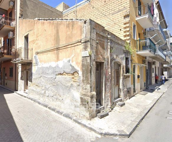 Casa indipendente in residenziale in Via Duca D'Aosta 158