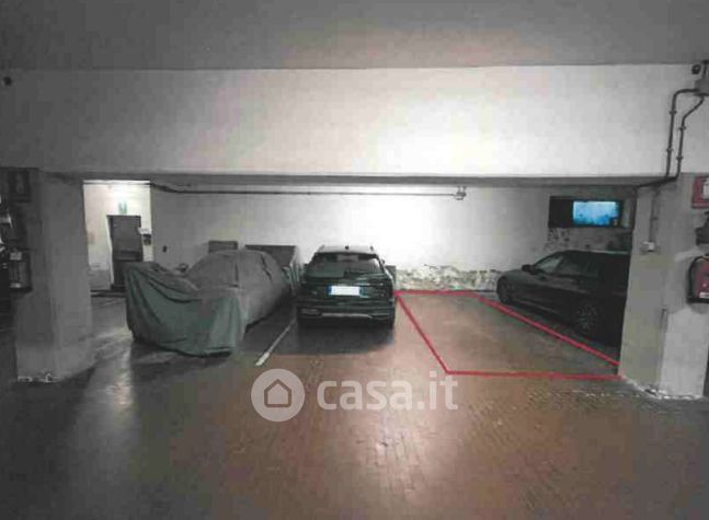 Box/posto auto in residenziale in Via Bolognese