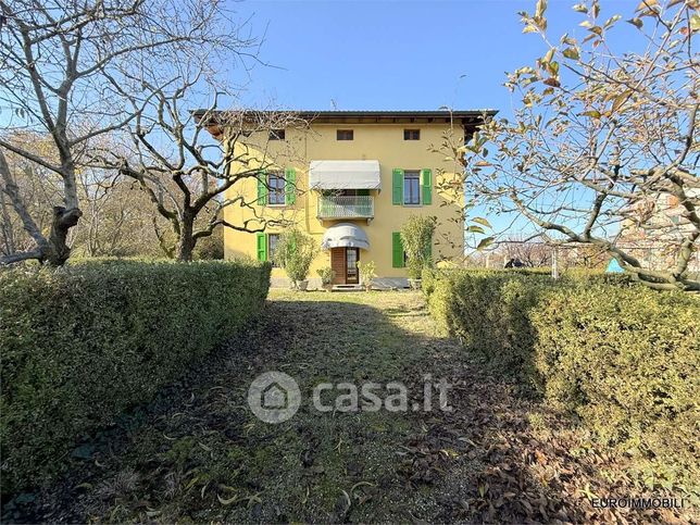 Casa indipendente in residenziale in 
