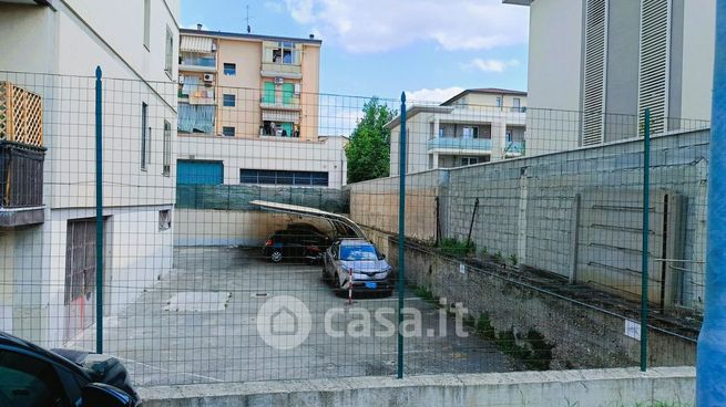 Box/posto auto in residenziale in Via Vittorio Alfieri