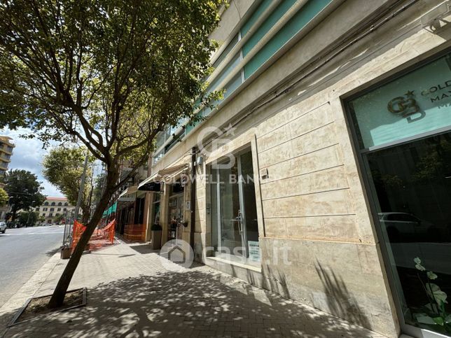 Ufficio in commerciale in Viale Tenente Lena 63