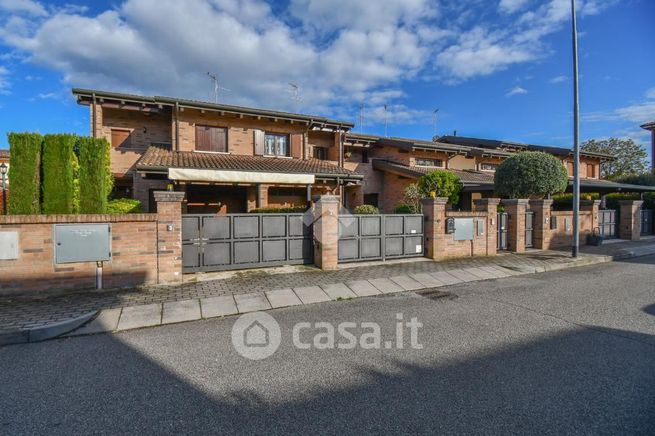Villetta a schiera in residenziale in Via Giovanni Falcone 41