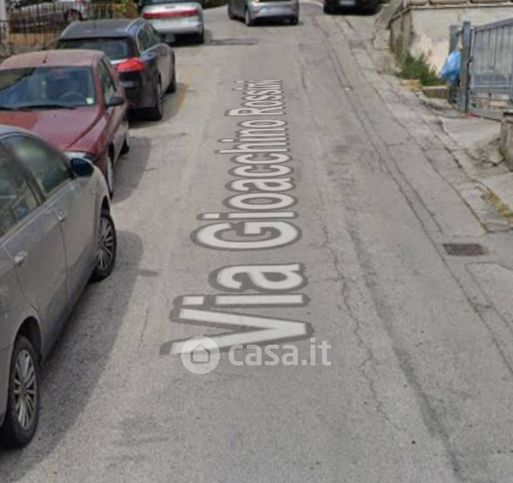 Box/posto auto in residenziale in Via Pietro Mascagni 6