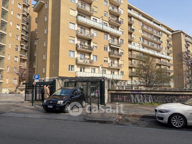 Box/posto auto in residenziale in Corso Appio Claudio 6 /A
