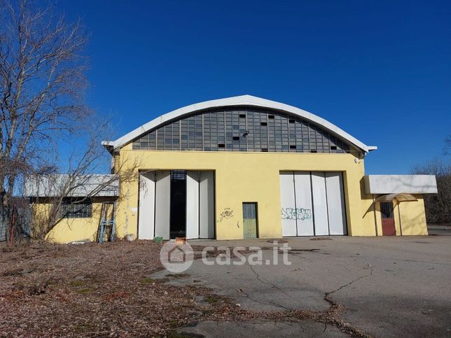 Capannone in commerciale in Via Divisione Beltrami