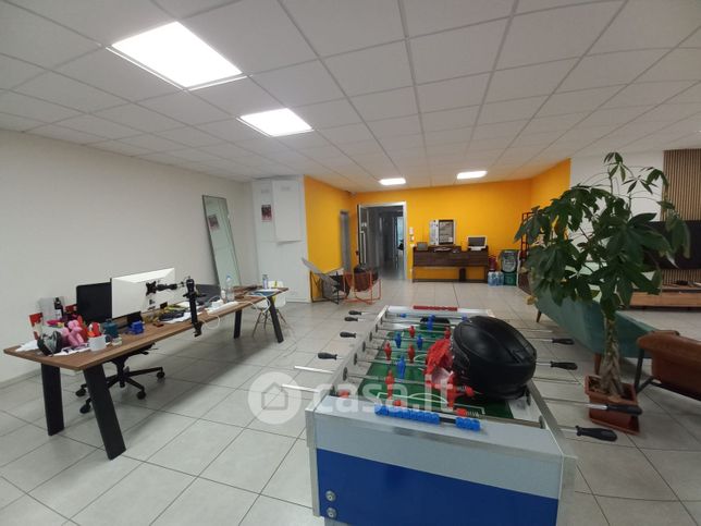 Ufficio in commerciale in Via Carlo Donat-Cattin