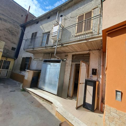 Casa bi/trifamiliare in residenziale in