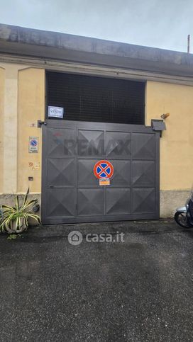 Box/posto auto in residenziale in Piazza Palmetta 19 R