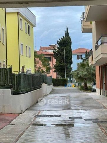 Box/posto auto in residenziale in Via GiosuÃ¨ Carducci