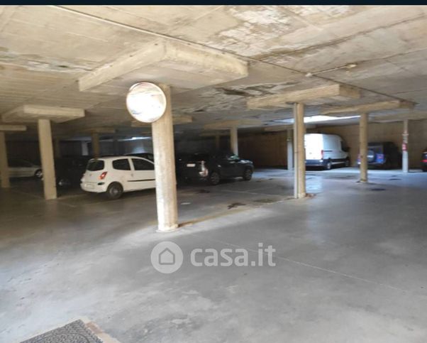 Box/posto auto in residenziale in Via Fiume 14