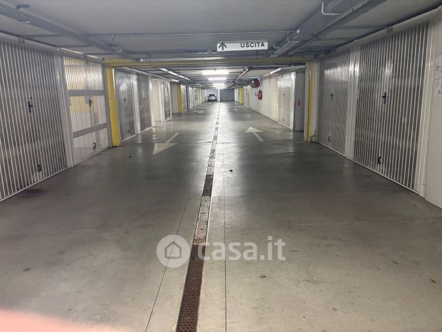 Box/posto auto in residenziale in Piazza Ghiaia