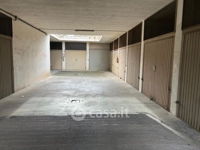 Box/posto auto in residenziale in Via E. A. Mario 73100
