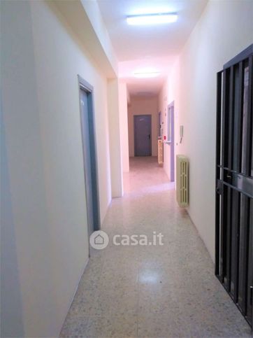 Ufficio in commerciale in 