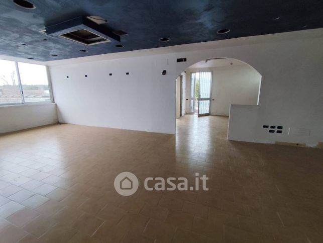 Ufficio in commerciale in 