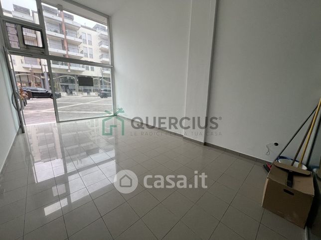 Attivitã /licenza (con o senza mura) in commerciale in Piazza Guglielmo Marconi
