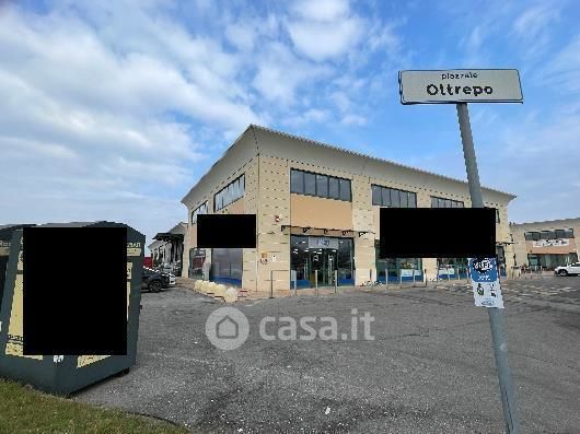 Capannone in commerciale in Via Emilia