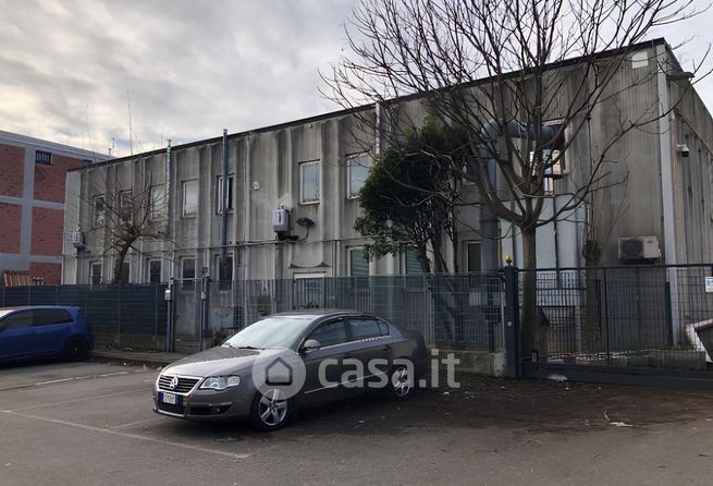 Capannone in commerciale in Via Leonardo da Vinci 56