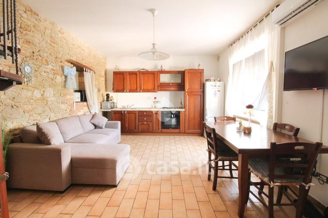 Casa bi/trifamiliare in residenziale in Piazza San Tommaso