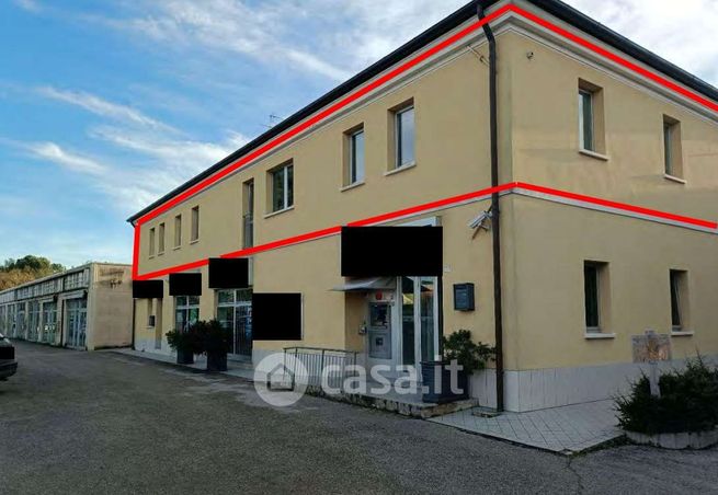 Ufficio in commerciale in Via E. Mattei