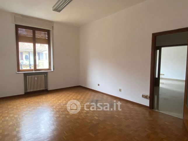 Ufficio in commerciale in 