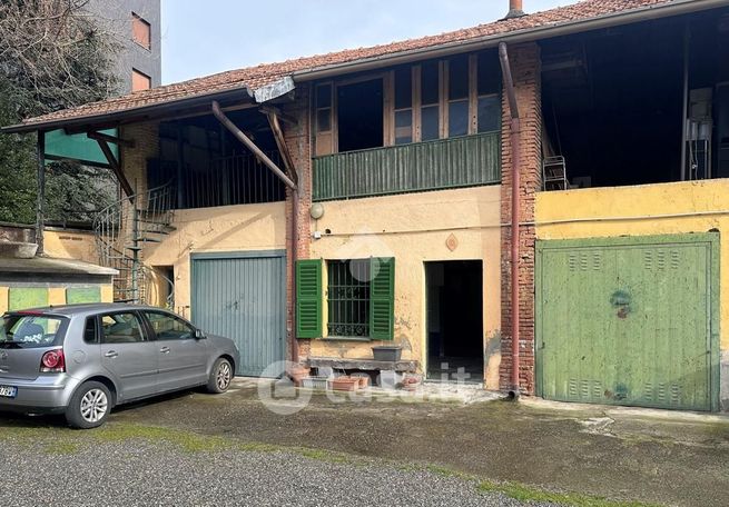 Capannone in commerciale in Via San Bernardo 3