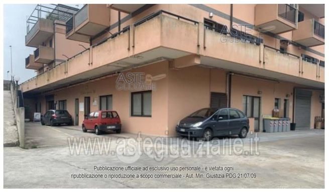 Ufficio in commerciale in Via Giovanni Falcone 78