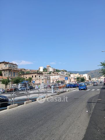 Capannone in commerciale in Via del Santo 30
